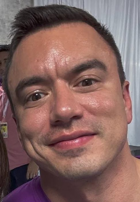 Este es el rostro de la perversidad. 

Este es el rostro de la crueldad. 

Este es el rostro de la maldad. 

Este es el rostro de la indolencia. 

Este es el rostro del abuso.

Este es el rostro de la violencia. 

Este rostro malévolo es el que no debe gobernar-nos nunca más.