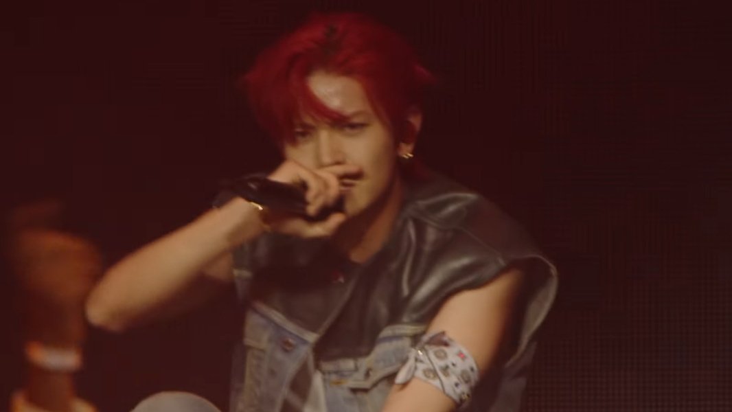 PR0DHEE's tweet photo. heeseung you're so cool https://t.co/PiNe7aQypr