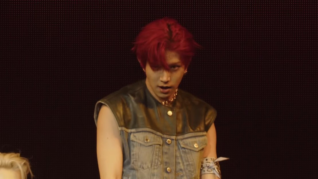PR0DHEE's tweet photo. heeseung you're so cool https://t.co/PiNe7aQypr