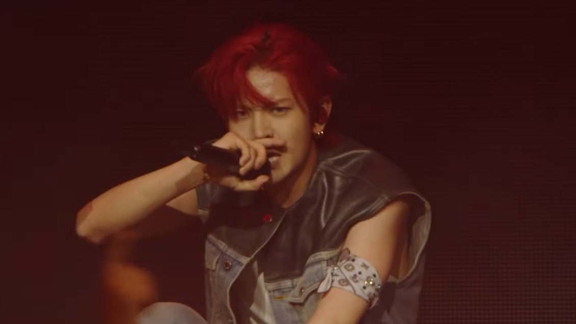 PR0DHEE's tweet photo. heeseung you're so cool https://t.co/PiNe7aQypr