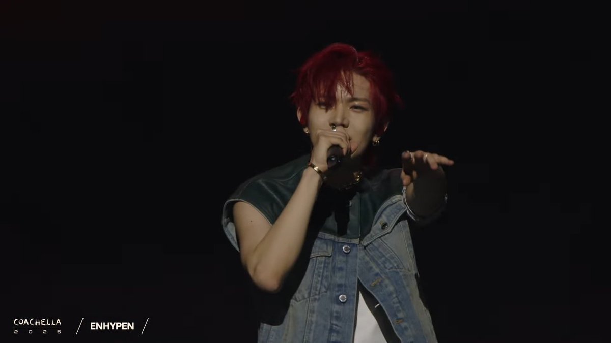 hourlylhs's tweet image. LOOK AT HIM

HEESEUNG IGNITES COACHELLA
#CoachellaHeeseungFever
#ENCHELLA #ENHYPEN #COACHELLA2025