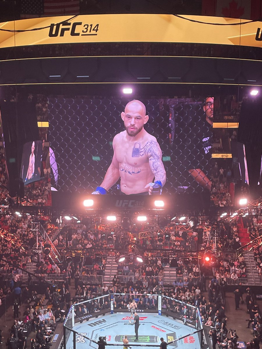 fitzsox's tweet photo. Great card here in Miami https://t.co/dBygi278e8