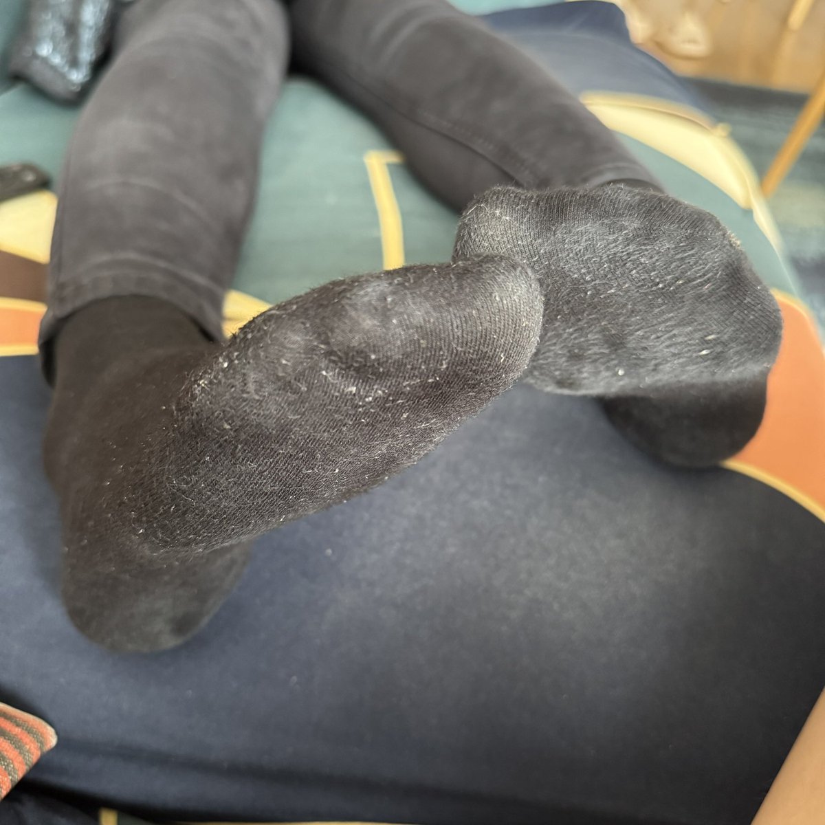 AKAVincentCc's tweet image. 姐姐来家玩，趁她打电话的功夫偷拍两张，看的太硬了妈的好想闻