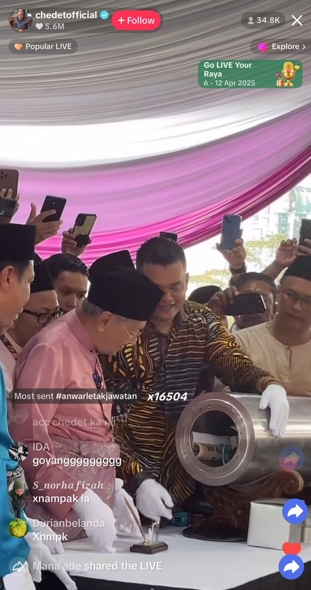 JatIkhwan's tweet photo. Baru tahu dalam kapsul masa Menara KL yang Tun M tanam pada 1996 ada macam macam barang rupanya. https://t.co/LF3QKIMTRJ
