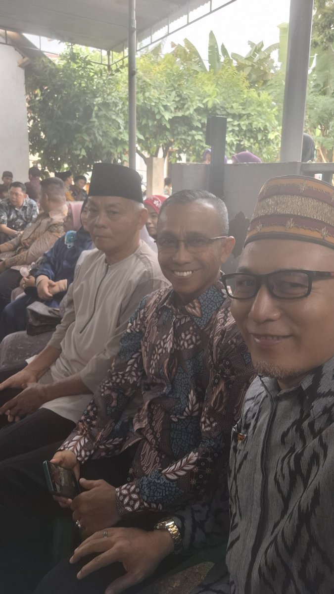 Nizarlinggau's tweet photo. Menghadiri acara pernikahan anak tetangga di Jalan Arjuna 07 Marga Mulya Lubuklinggau, 110425
#barakallahulaka
#doanikah
#keluargaberkualitas https://t.co/eDGjA5y7qH