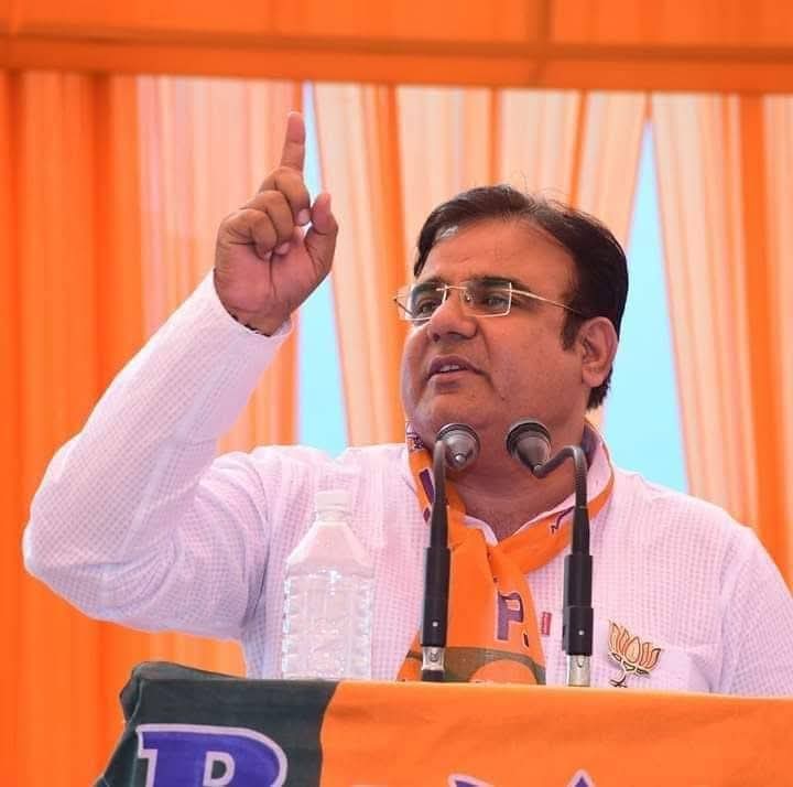 #नोखा के पूर्व विधायक बिहारीलाल बिश्नोई को भाजपा प्रदेश नेतृत्व में बड़ी जिम्मेदारी सौंपी गई है।
भाजपा प्रदेश अध्यक्ष <a href="/madanrrathore/">Madan Rathore</a> द्वारा गठित #वक्फ सुधार जन जागरण अभियान की टीम में उन्हें अहम स्थान मिला है।
<a href="/biharibishnoi/">Biharilal Bishnoi</a> को जोधपुर संभाग टोली प्रभारी नियुक्त किया गया है।