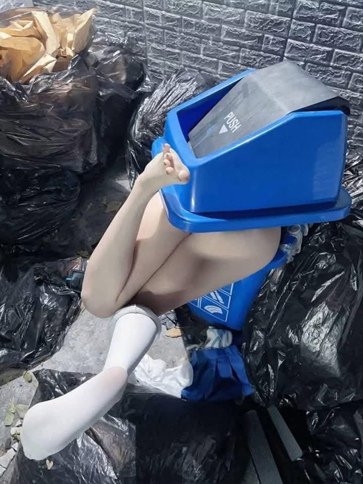 ᅠ
        where did she wake up ??
        she remembers nothing-
ᅠ