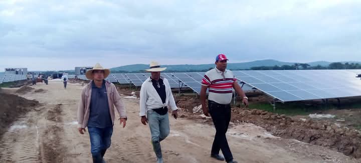 ManuelRAlfaro's tweet photo. Realizó un recorrido en la tarde de hoy, por el Emplazamiento del Parque Fotovoltaico Las Guásimas, el Vicegobernador de la Provincia #SantiagoDeCuba, Waldis González Peinado, acompañado por el Miembro del Buró del Partido Municipal, Ibrahim Fajardo y Manuel Rodríguez pdte AMPP . https://t.co/xwIULrUmxF