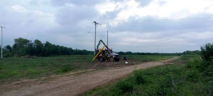 ManuelRAlfaro's tweet photo. Realizó un recorrido en la tarde de hoy, por el Emplazamiento del Parque Fotovoltaico Las Guásimas, el Vicegobernador de la Provincia #SantiagoDeCuba, Waldis González Peinado, acompañado por el Miembro del Buró del Partido Municipal, Ibrahim Fajardo y Manuel Rodríguez pdte AMPP . https://t.co/xwIULrUmxF