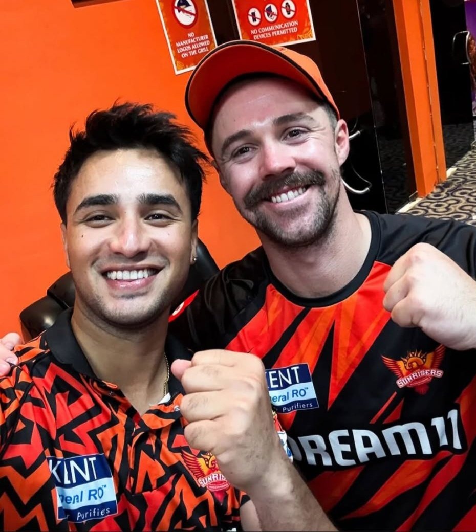 Cricadium's tweet photo. Just two guys casually destroying bowling attacks 😌🔥
#ABHISHEKSHARMA #TRAVISHEAD #Cricket #IPL5 #SRHvsPBKS https://t.co/EeIeTeKoTD
