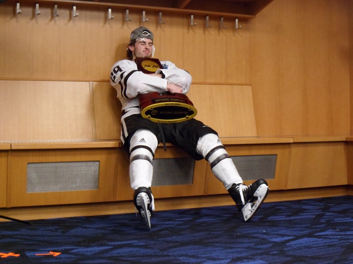 WMUHockey's tweet photo. POSE

#BroncosReign https://t.co/Mau9APmQRX