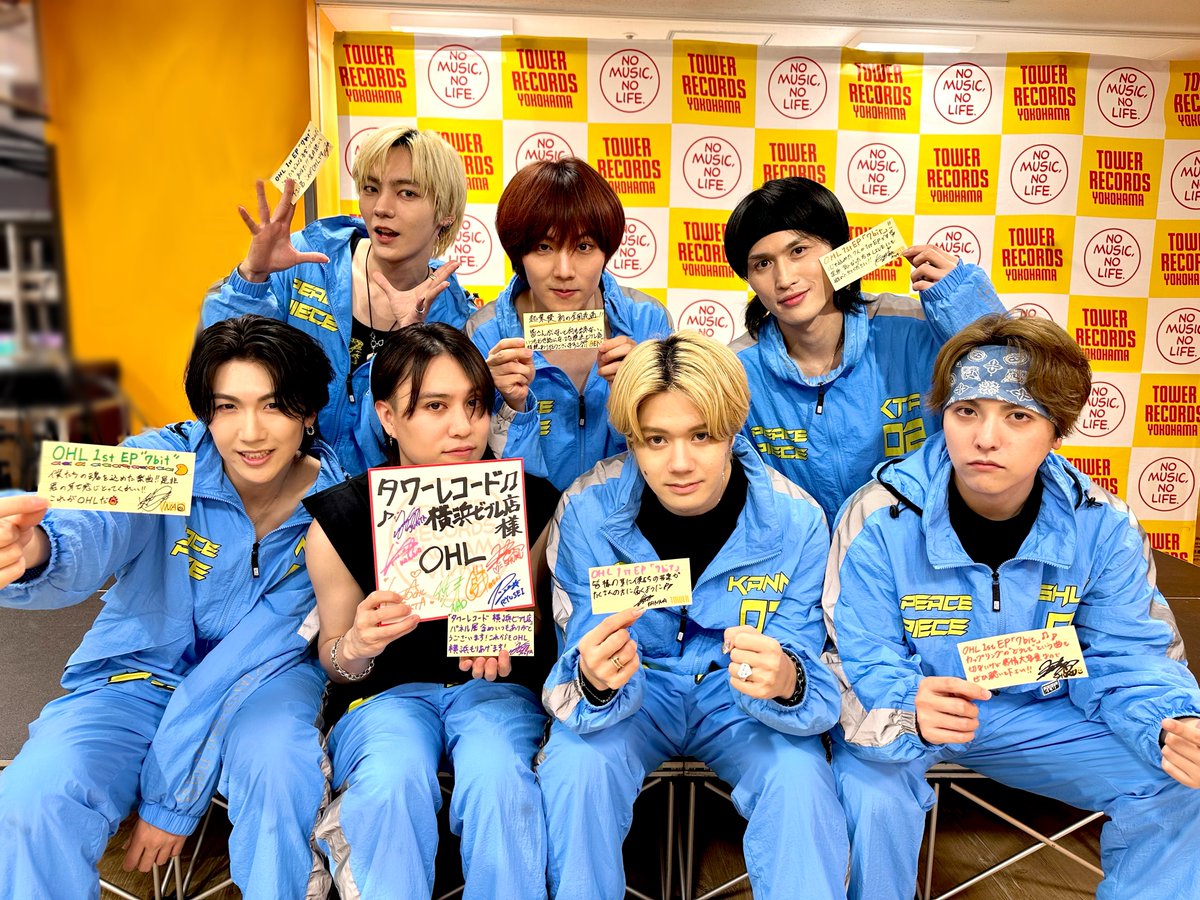 TOWER_Yokohama's tweet photo. 【#OHL 】
先日は雨の為急遽店内での実施となりましたが、
イベントありがとうございました‼️
直筆サイン、コメント沢山頂きました!
なんと店頭購入者抽選プレゼントのパネルにもたくさん…😍🎁
パネル抽選券のお渡しは【4/21(月)閉店時】まで!
詳細はこちら⬇️
🔗https://t.co/qAcJvopHJW
#7bit https://t.co/vNGhiXt36t