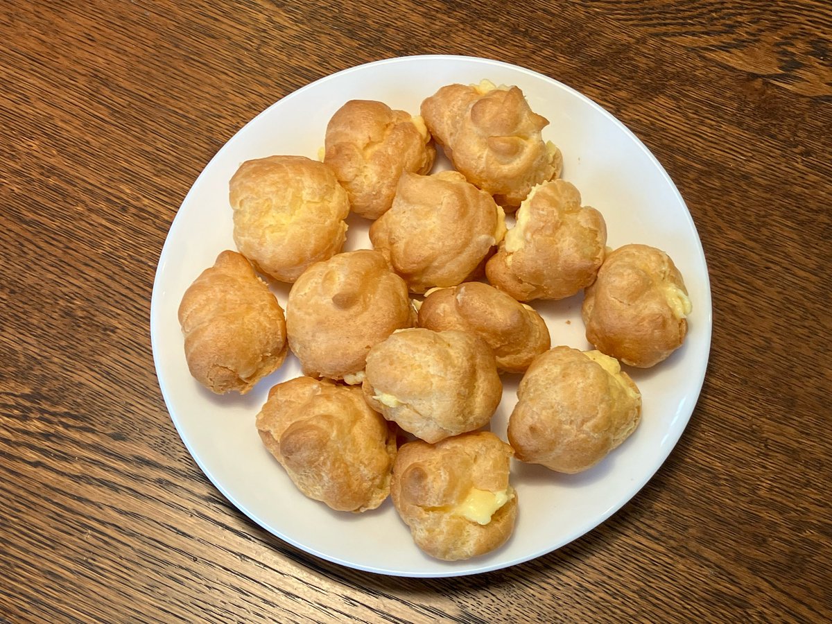 STECH20230525's tweet photo. シュークリーム
#パン作り初心者 #パン作り記録 #お菓子作り初心者 #お菓子作り記録 https://t.co/BO34aFwYXr