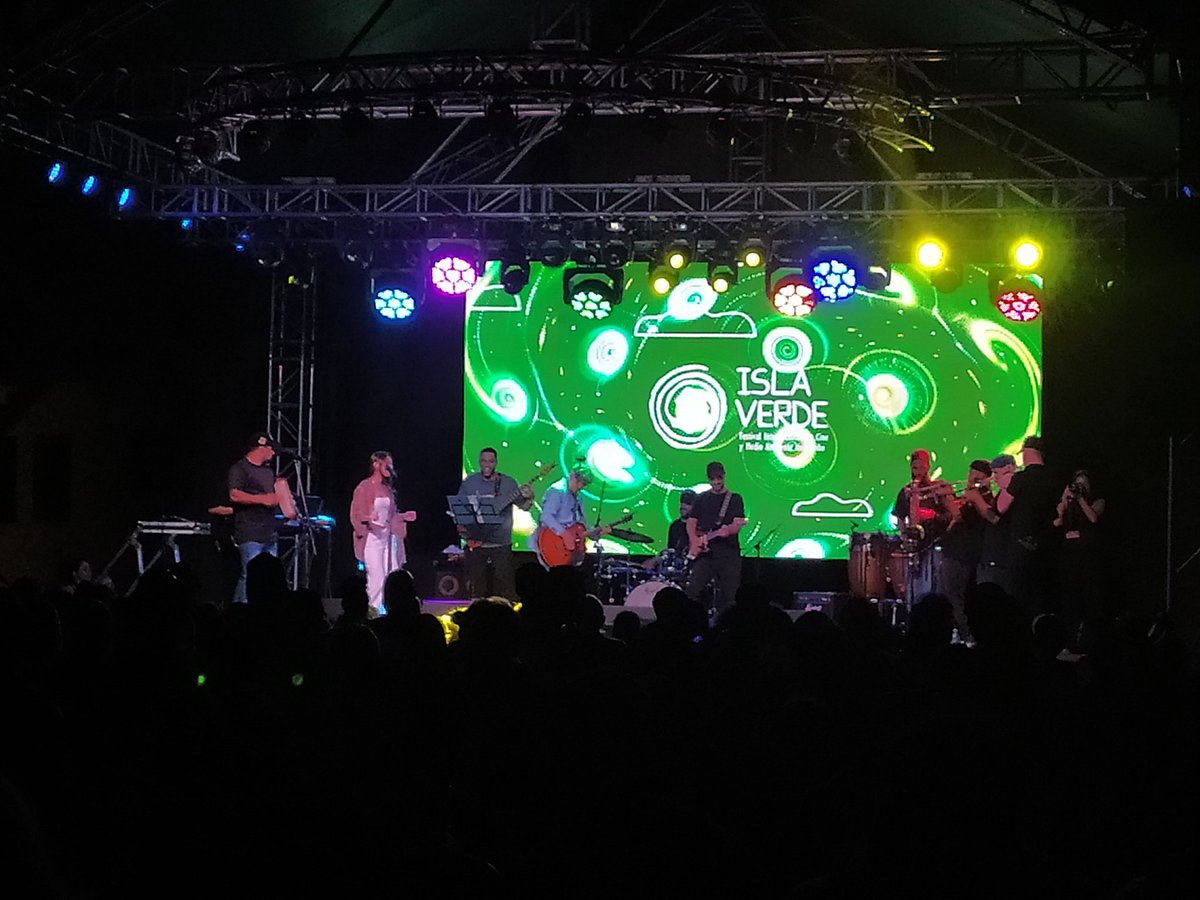 CollarIdae43058's tweet photo. Excelente clausura del festival Internacional #IslaVerde2025, con buena acogida del pueblo #Pinero #CubaViveEnSuHistoría https://t.co/bdhu54vMl4