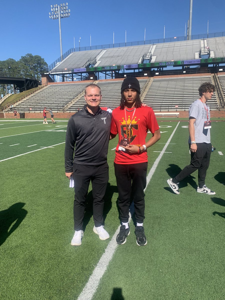 JahariNation's tweet photo. Thanks for the invite to the spring game @TroyTrojansFB @HallTechSports1 @raisingchamps_ I had a great time watching my guy @_crowder18 ball-out today! @CoachSeanReagan @GeradParker1 @joe_discher #NONSTOPNATION #IMJ https://t.co/nWv3qwOve5