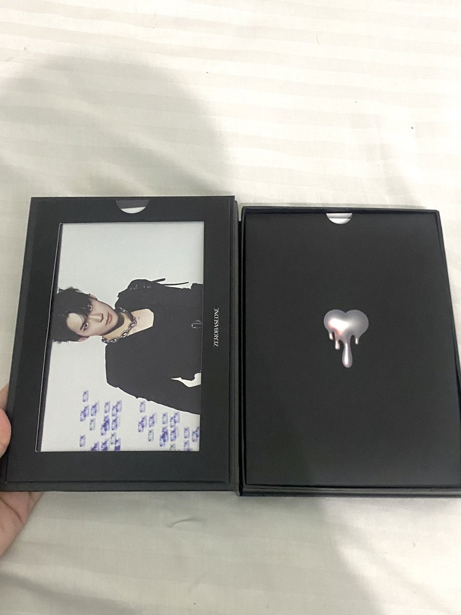 geonugie's tweet photo. WTS Album Melting Point ZB1 Loyalty Ver unsealed 

lengkap dapet semuanyaa beli di korea only ✨165.000 bs shopee or manual

wtb wtt zb1 zerobaseone melpo album pc  hanbin matthew zhanghao ina https://t.co/eOQbpo467X