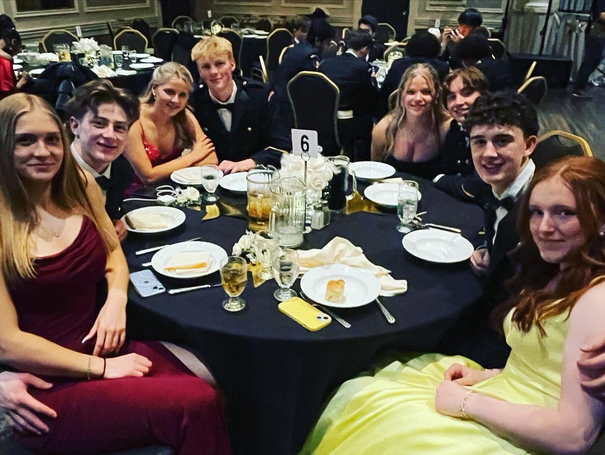 Dean’s House tweet media