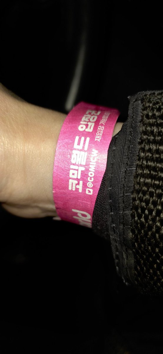 Xeno_trick's tweet image. AGF때 기카로 찍었다가 사진이 이상하게 찍혀서 보정앱으로 사진찍었는데 모댈 미모의 1/5도 안나온 느낌이라 차마 못 올리겠네 ㅜㅜ
대신 1년만에 받은 맹싸인이라도 올림...
@h_sol_m