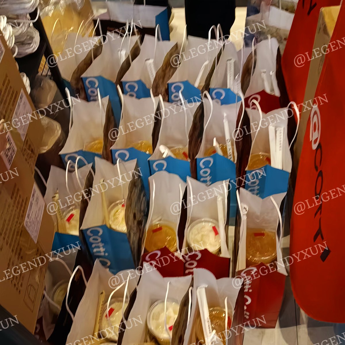 legendyxun's tweet photo. กาแฟที่แม่ ๆ ฝากหิ้วของน้องเจี๋ยได้ครบทุกออเดอร์นะคะ เดี๋ยวมาแจ้งยอดอีกทีน่าจะหลังสงกรานต์เลย ไม่มีค่าหิ้ว  มีแต่ค่าส่งตามระยะทางค่า ♡ https://t.co/bfs0aE39SR
