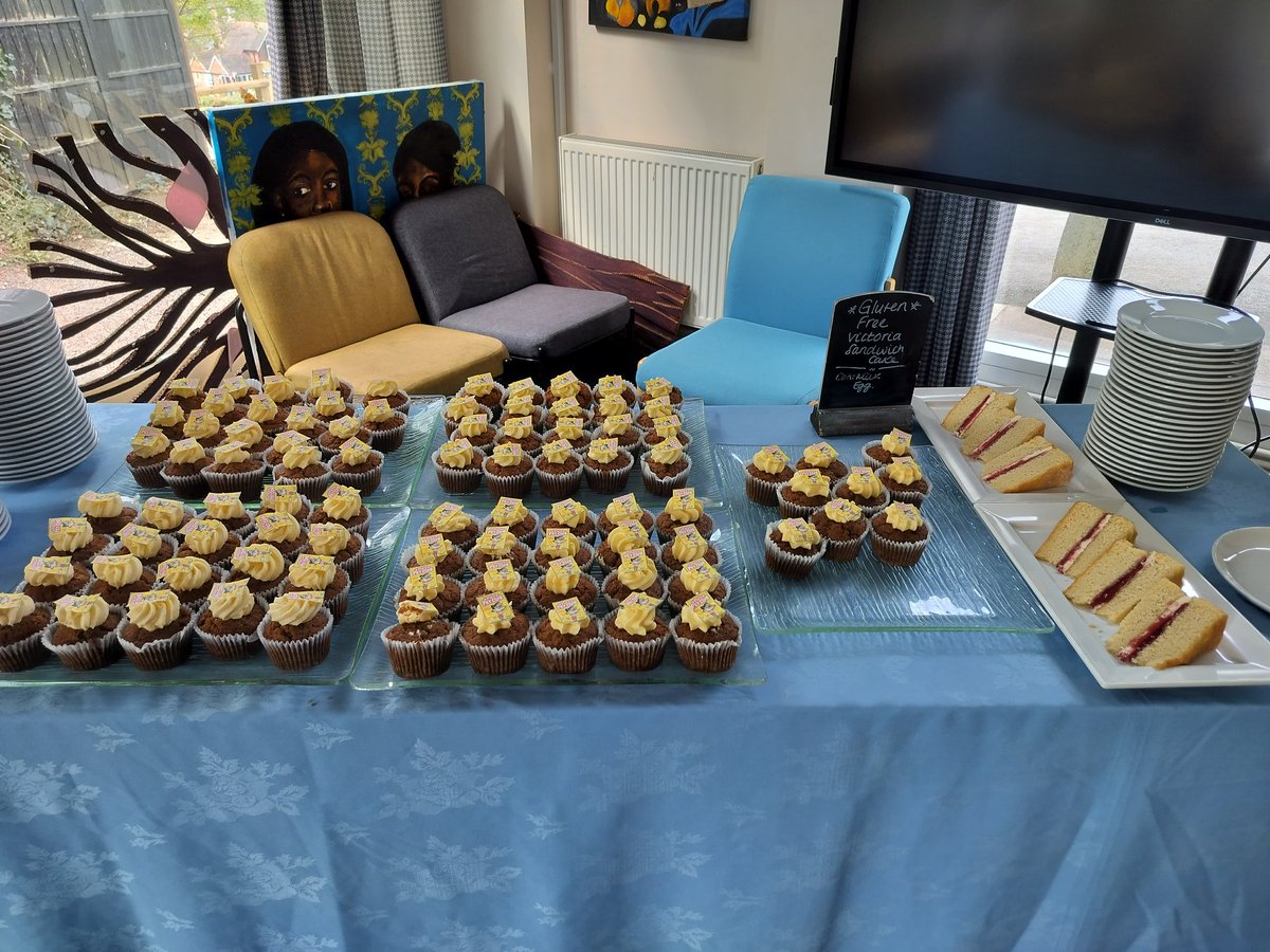 RailwaySiding77's tweet photo. It's #FCBG25 day 3 and there's more cake to enjoy courtesy of #Usborne books ☕🥕🍰📚 https://t.co/Ofycs8QVCm
