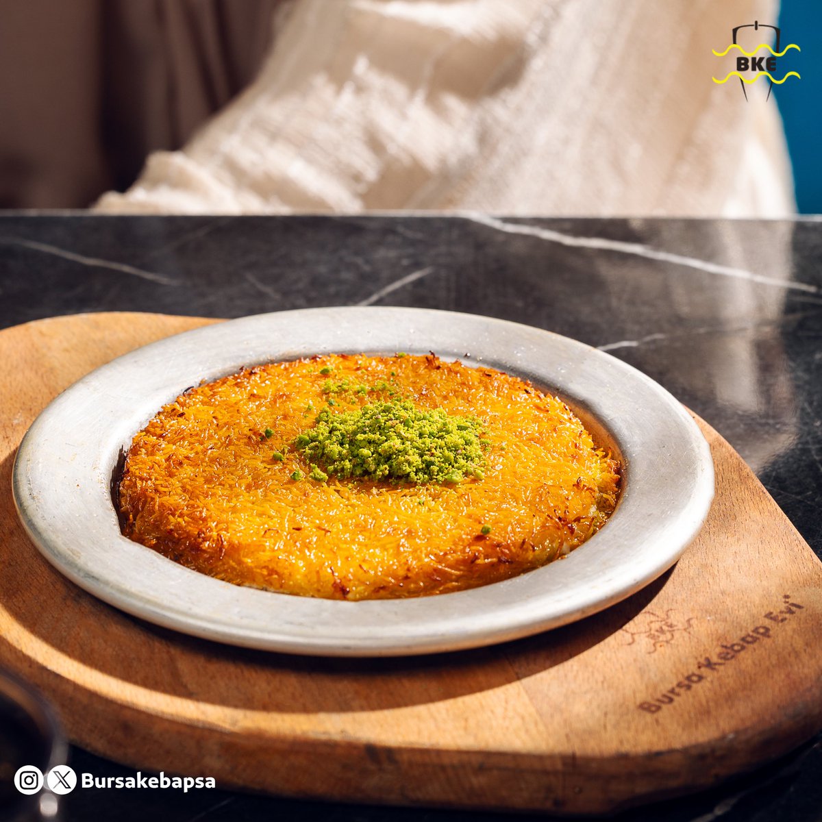 كنافتنا مقرمشة ومليانة جبن…وش رأيك تختم وجبتك فيها😋✨
#بورصة_كباب