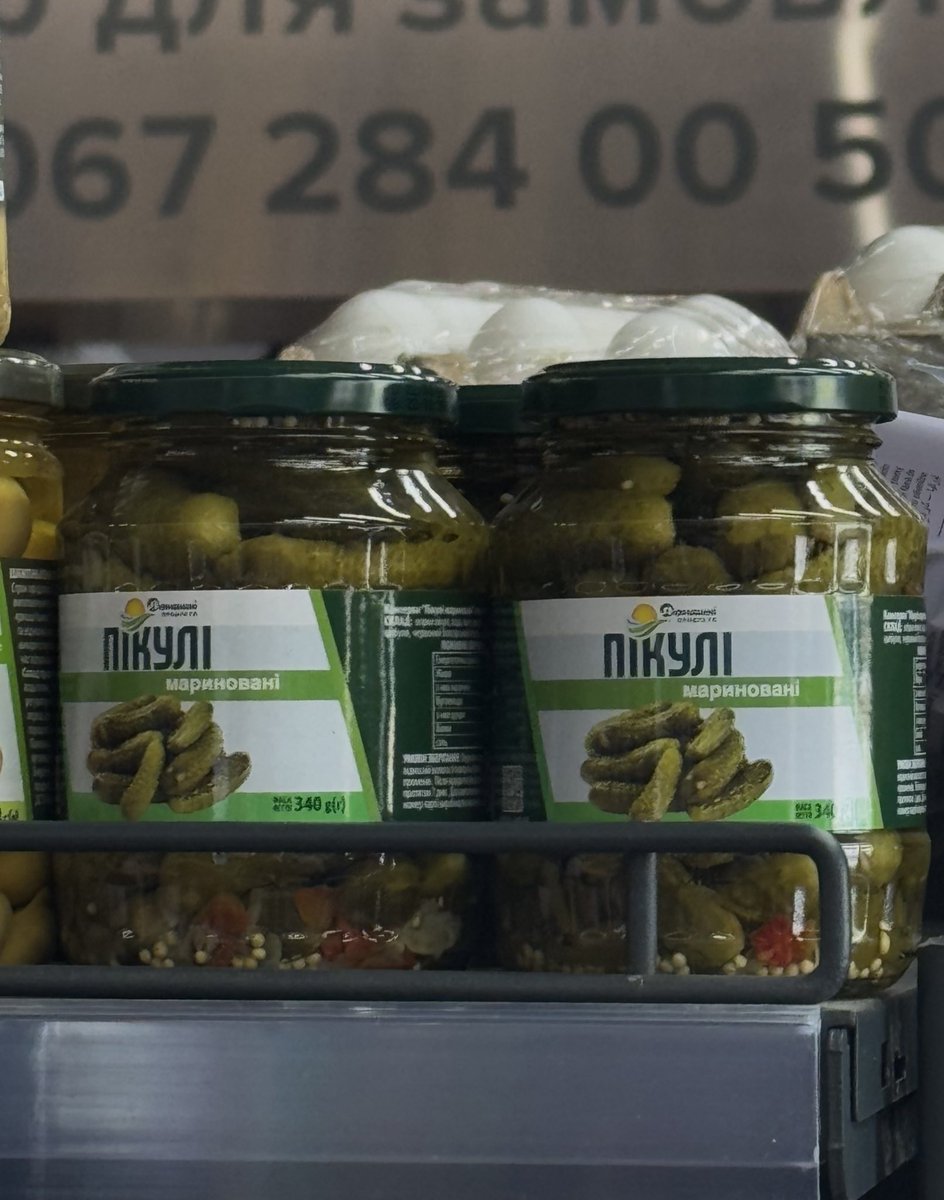 jelka__'s tweet photo. pickles? а може краще https://t.co/1iUH28pZqm
