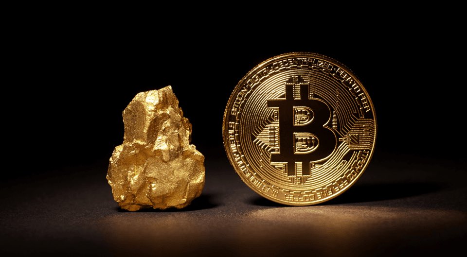 cryptorover's tweet photo. 🇺🇸 U.S. WHITE HOUSE SAYS GOLD RESERVES MAY BE USED TO PURCHASE BITCOIN

FASTEN YOUR SEATBELTS  🚀 https://t.co/gNKhfL0Mzk