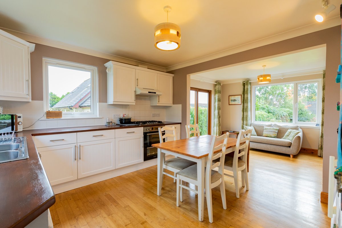 robbresidential's tweet photo. New To Market - Maple House, Ardfern

Maple House is a pretty detached house which enjoys a slightly elevated setting in Ardfern, and it backs open countryside at its rear.

| 🛏️ 4 Bedrooms | 🛁 3 Bathrooms |

Offers Over - £370,000

📞: 0141 255 3880 
🔗: https://t.co/HhCxb65KEO https://t.co/uV1usj1hxw