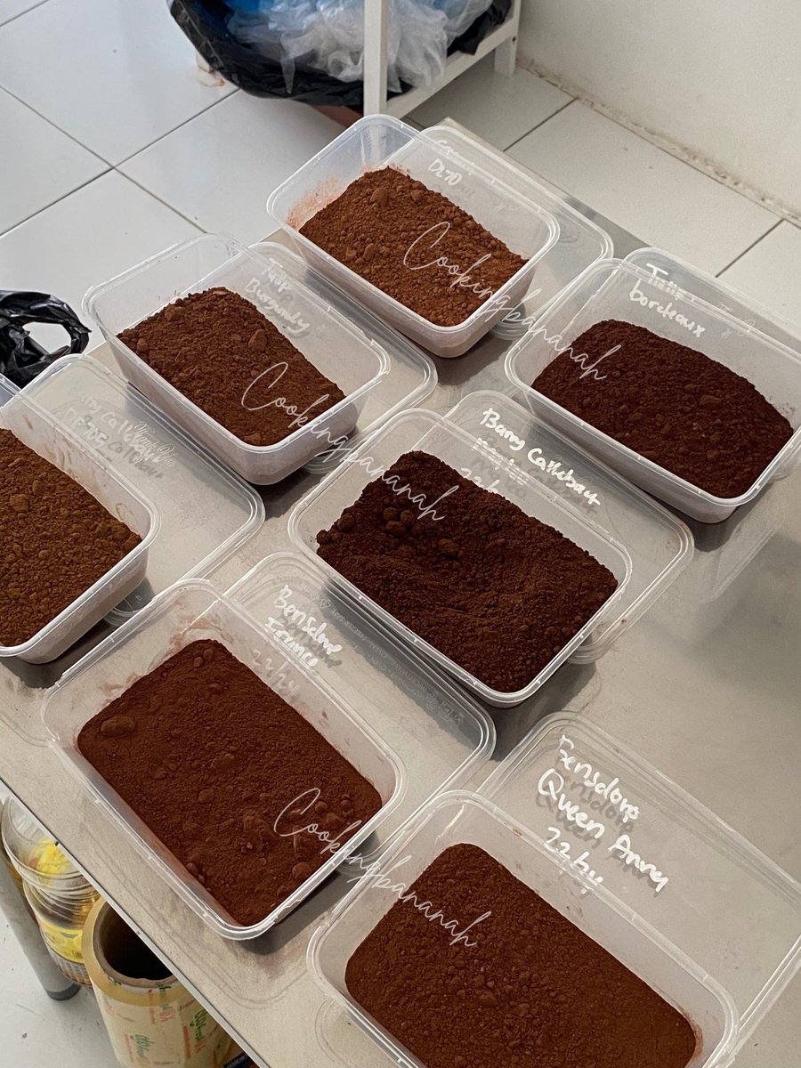 cookingbananah's tweet image. Homebakers,
Siapa disini yang sering pakai Cocoa Powder? 
Udah tau belum merk apa aja yang high fat &amp;amp; low fat~

Sini-sini merapat, aku jelasin sedikit lebih detail &amp;amp; aku kasih perbandingan bbrp produk brand😺. 

⚠️i’m not expert, just homebaker with little bit experiences👩‍🍳