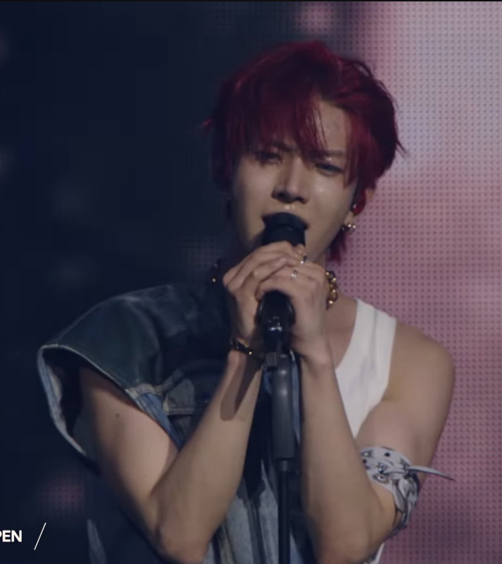 iveniee's tweet photo. the stare. the muscles. the voice. LEE HEESUNG THE MAN YOU ARE 

#ENCHELLA #ENHYPEN #ENYPHEN_HEESUNG https://t.co/7o5fx2tCQH