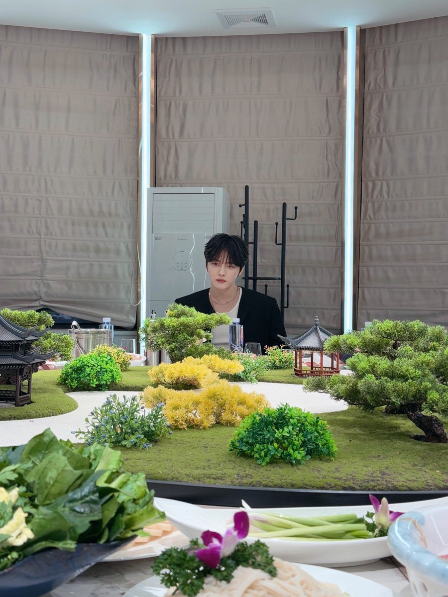 📌Jaejoong Weverse update❤️

he’s like the royal at the dinner…

#김재중 #ジェジュン☘️