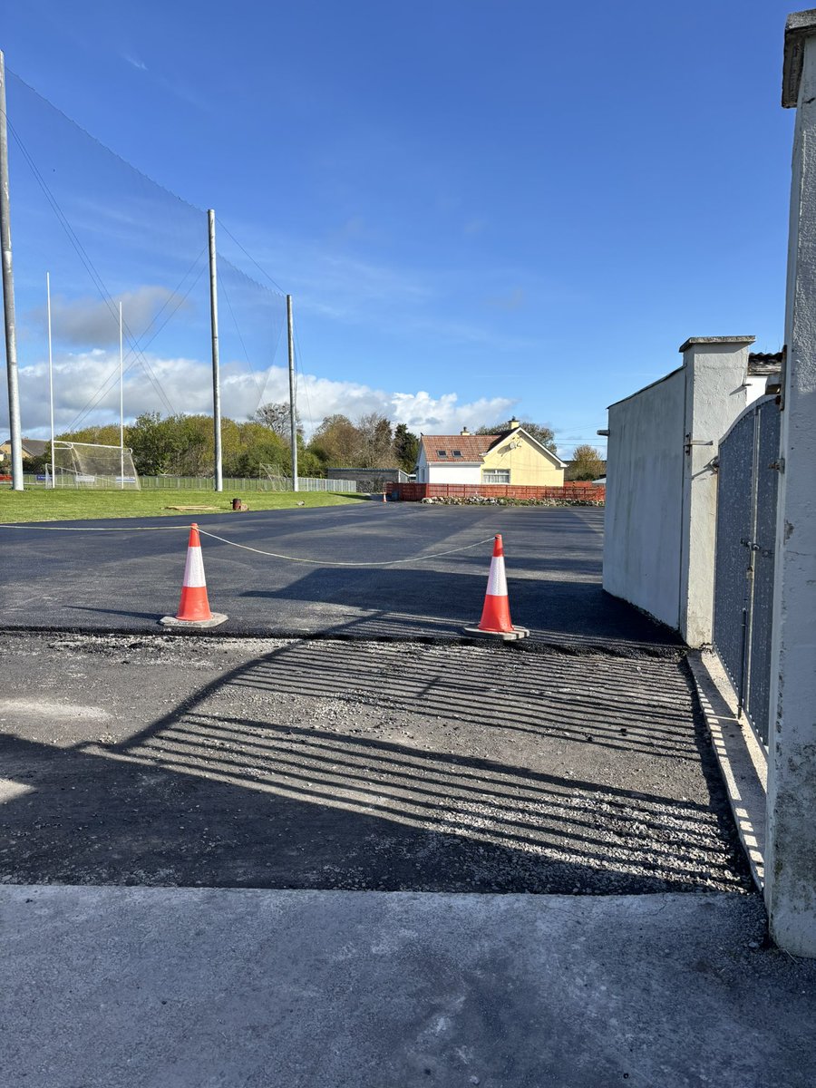 Reminder of the Senior match this morning at 11.30 vs @portlaoisegaa. There is NO ACCESS to the Rathdowney Pitch Car park due to resurfacing.There is parking at the back of the old Brand Central Outlet. 🇮🇹