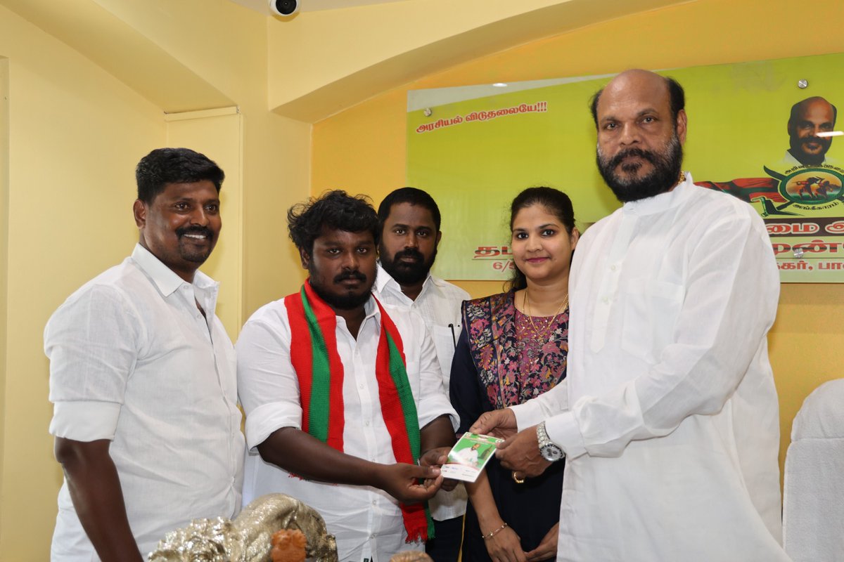 vinolinnivetha's tweet photo. இன்று தமிழக மக்கள் முன்னேற்றக் கழகத்தில் தங்களை இணைத்துக் கொண்ட மதுரை மாவட்டத்தின் 100க்கும் மேற்பட்ட இளைஞர்களுக்கு என்னுடைய மனமார்ந்த வாழ்த்துக்கள்.

@TMMKofficial @TMMKITWING https://t.co/jXRPwy6z0k