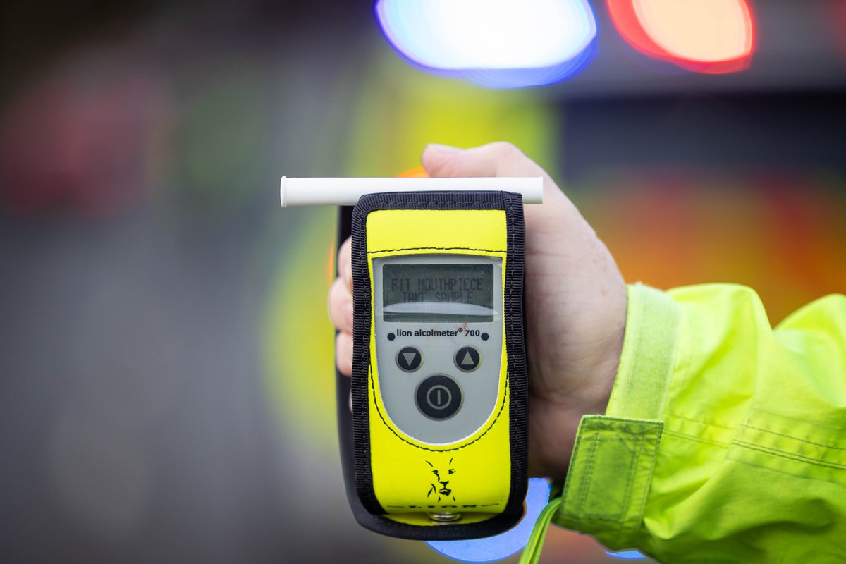 PSNIMidUlster's tweet photo. Driving under the influence of drink or drugs is a crime.
 
In addition to roadside testing for alcohol, we have also now introduced ‘DrugWipes’, which can be used at the roadside to check for drugs.

Never drive under the influence.

#KeepingPeopleSafe
#MidUlster https://t.co/7BPjRYhIRe