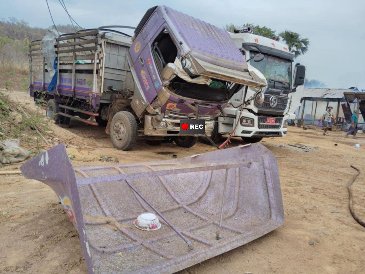 ကောလင်းအရှေ့ခြမ်းဒေသ စစ်ကောင်စီ ဗုံးဆက်တိုက် ကြဲ

ဓာတ်ပုံ- KR
#WhatsHappeningInMyanmar
#RejectMilitaryCoup
စာဖတ်သူများ၏ ပံ့ပိုးမှုက ပြည်သူများ လိုအပ်နေသည့် အကောင်းဆုံး နှင့် အရည်အသွေးမီ သတင်းများကို ဖော်ပြစေနိုင်မည်။
Support The Irrawaddy: bit.ly/supporttheirra…