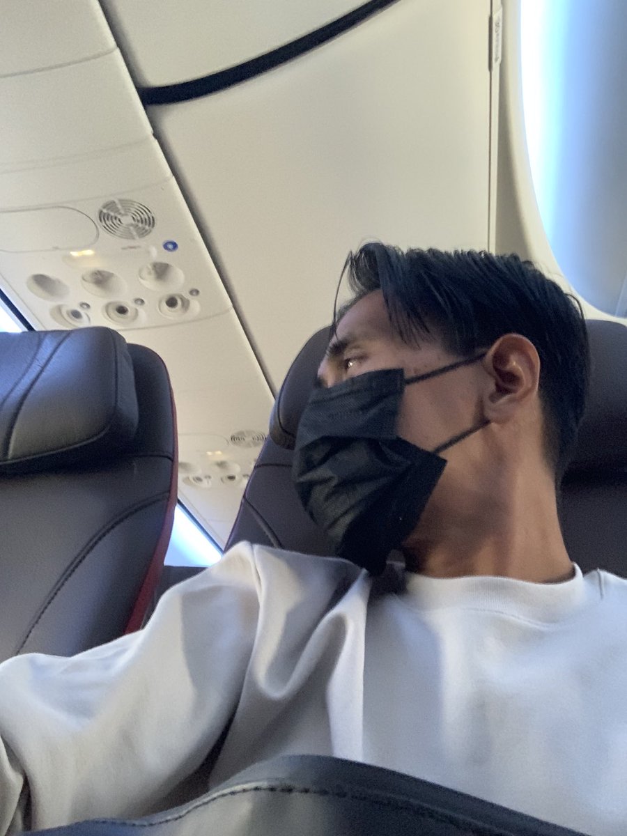 Iskandar008's tweet photo. Tak ada yang nak temankan😅.perjalanan solo..🛫🛬✈️SHRAMZ 🎊🎉🤝guy..🌹 https://t.co/AW0Cxa77KX