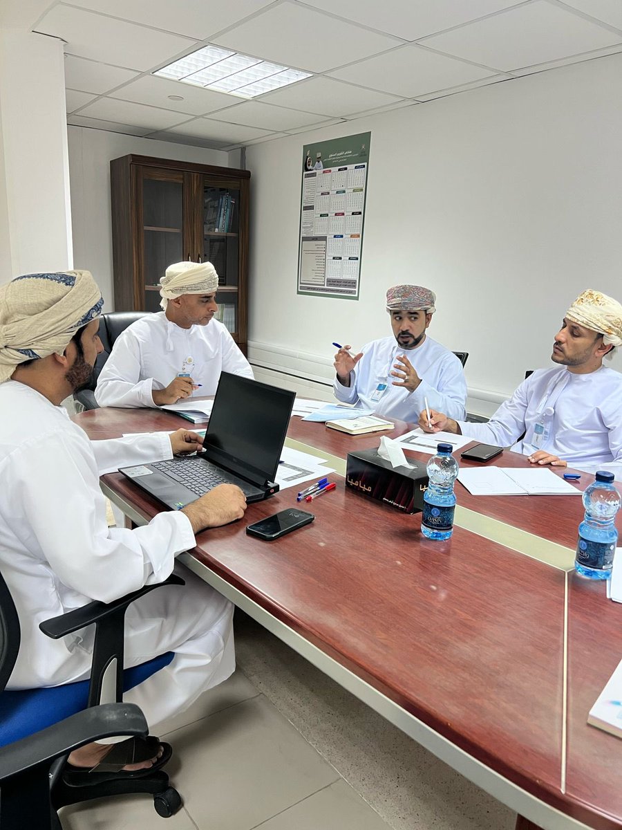 EduGovGDEE's tweet photo. اجتمع الفريق الرئيسي لتطوير وثيقة تقويم تعلم تقنية المعلومات برئاسة الفاضل مهدي العاصمي رئيس قسم تقويم تعلم تقنية المعلومات وحضور الأعضاء من المناهج والإشراف العام ومشرفين ممثلين من المحافظات التعليمية، وذلك لمناقشة ملاحظات الميدان التربوي وتحديات التطبيق استعدادًا لتحديث الوثيقة https://t.co/yPVftdfUx3