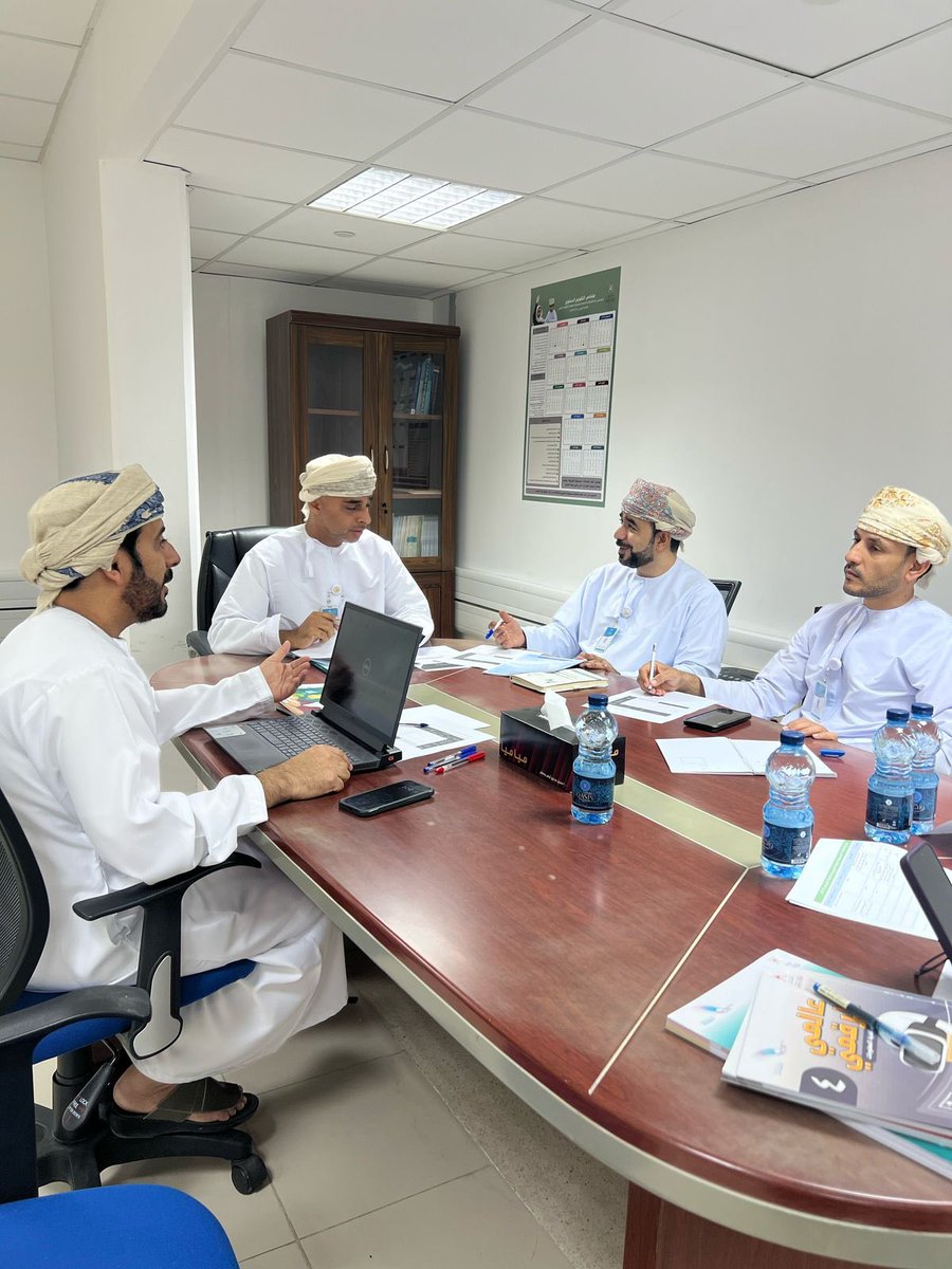 EduGovGDEE's tweet photo. اجتمع الفريق الرئيسي لتطوير وثيقة تقويم تعلم تقنية المعلومات برئاسة الفاضل مهدي العاصمي رئيس قسم تقويم تعلم تقنية المعلومات وحضور الأعضاء من المناهج والإشراف العام ومشرفين ممثلين من المحافظات التعليمية، وذلك لمناقشة ملاحظات الميدان التربوي وتحديات التطبيق استعدادًا لتحديث الوثيقة https://t.co/yPVftdfUx3