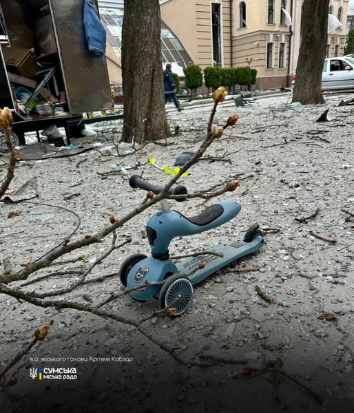 💔 Суми. росія вдарила ракетами по центру міста. Серед білого дня. На жаль, є загиблі. Жахливий злочин проти мирних людей.

 Біль, який неможливо прийняти.

🕯 Світла пам’ять загиблим. Швидкого одужання пораненим.