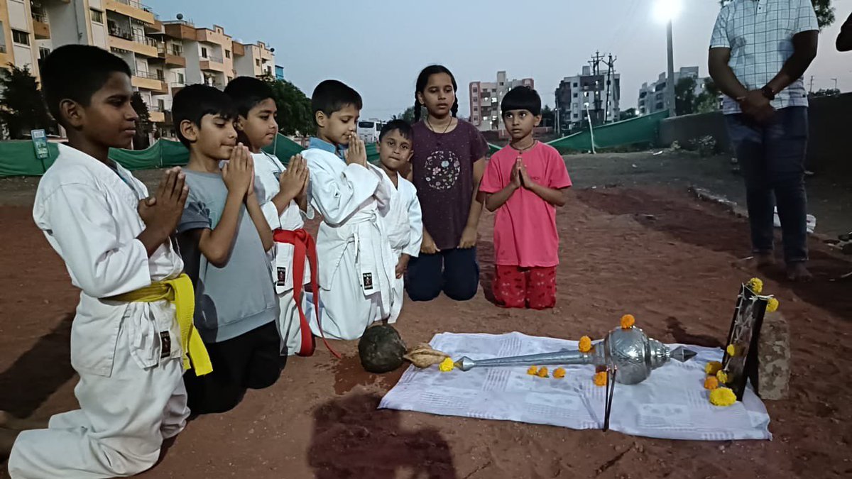 mandirmahasangh's tweet photo. हनुमान जयंतीच्या निमित्त पुणे जिल्ह्यात 116 ठिकाणी ‘सामूहिक गदापूजन’! 

@HinduJagrutiOrg व महाराष्ट्र मंदिर महासंघ यांच्या संयुक्त उपक्रमातून 6650 हिंदूंचे संघटन! 

#हनुमानजयंती #गदापूजन #HinduUnity #HinduRashtra https://t.co/MLrk5sLIaC