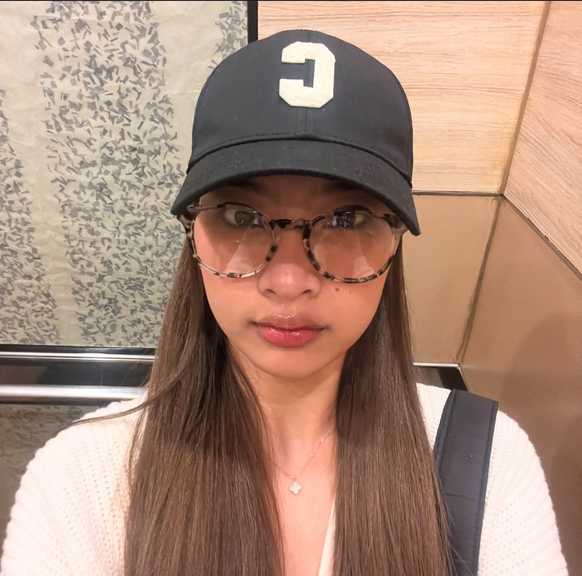sophiasegun's tweet photo. Okay na 'to ✨

#BSD #BloomSelfieDay https://t.co/zr4e8MbNF1