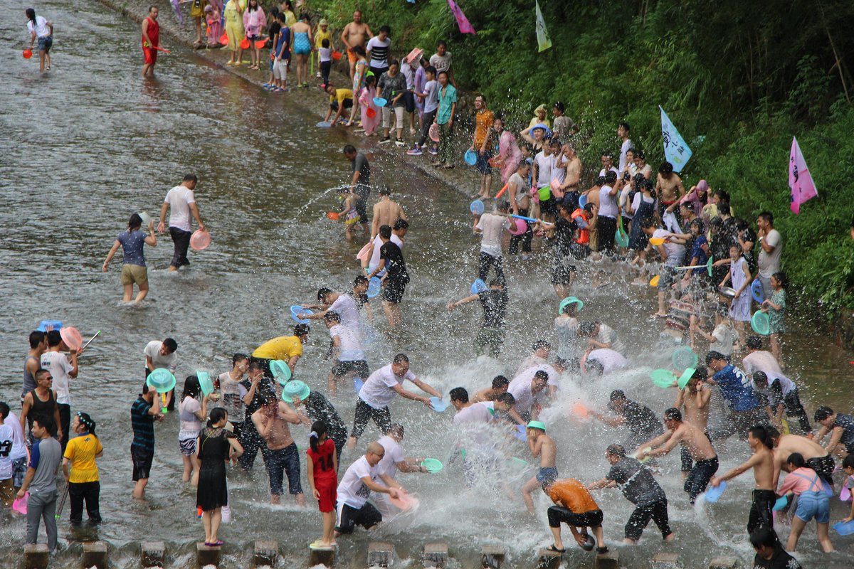 trip_forall's tweet photo. 💦 Songkran 2025 is here! 🇹🇭 April 13–15 marks Thailand’s epic New Year with water fights &amp; cultural joy! 🌊 In places like Chiang Mai, the fun lasts all week! 
💦Experience the magic of Songkran : a once-in-a-lifetime bucket list festival in Thailand!  https://t.co/3hk2mrj1Yi https://t.co/ZIBCApDhpI