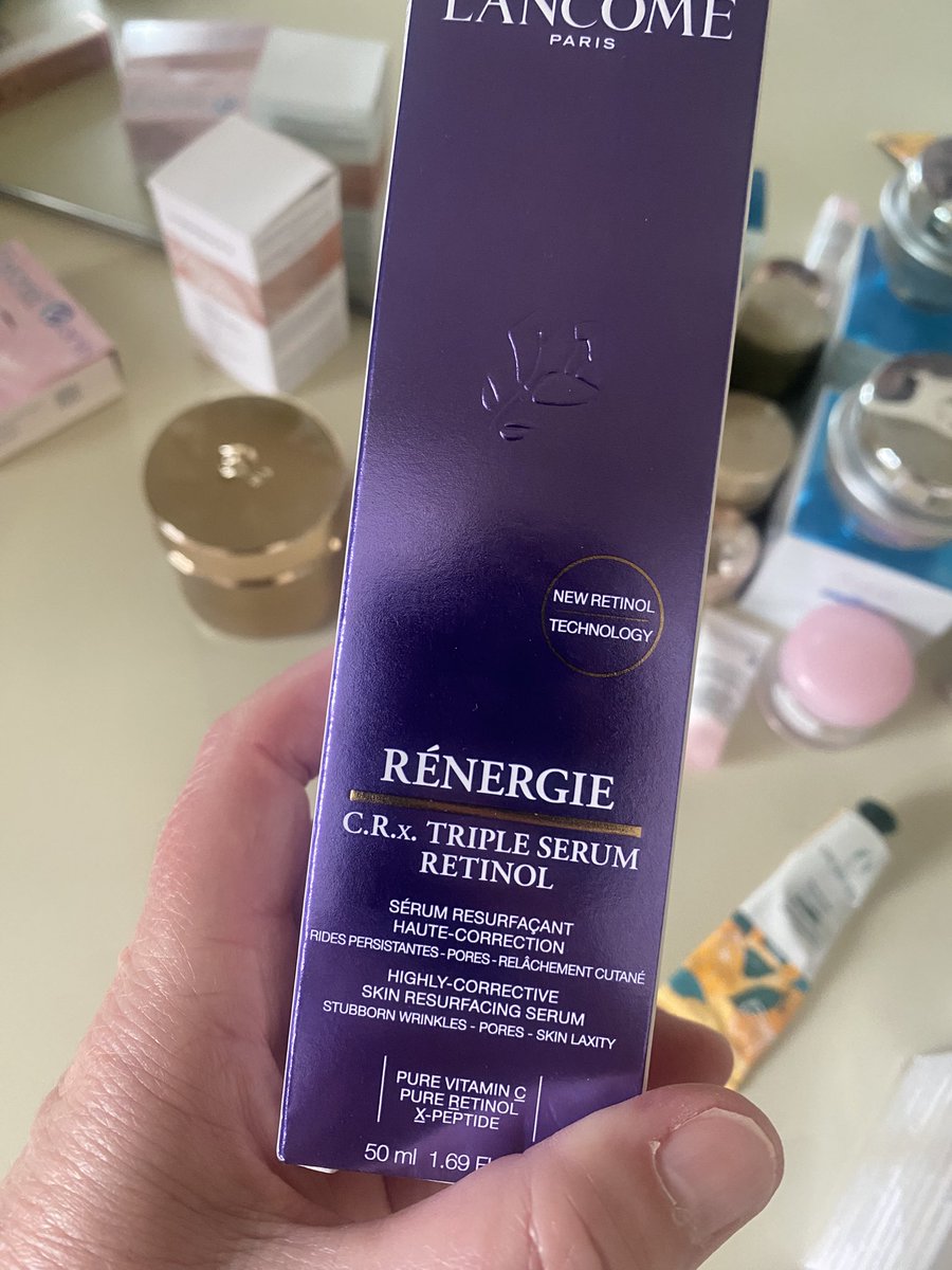 debmolloy1's tweet photo. @lancome day 1 this product makes my skin feel so soft already ! https://t.co/LX6WblaHm3