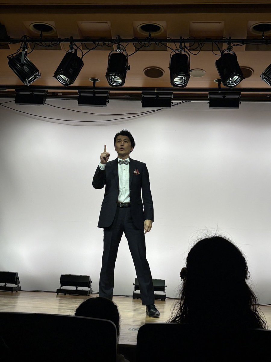 kenichi_ugajin's tweet photo. 先週はミニミュージカル『メリーポピンズ』バンクス役を演じさせていただきました！
ラストは名曲『凧をあげよう』のソロも担当♫

ご来場ありがとうございました🙇‍♂️😊

次は夏の演劇祭です！
もう準備は始まってますよ〜💪
ダンスシーンが見所の演目なので頑張らねば🕺🏽

#現役会社員俳優 https://t.co/RPHUZNZORX