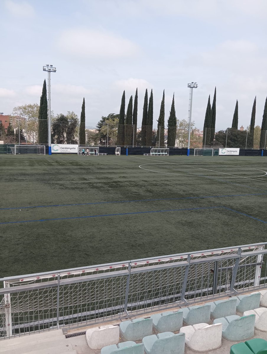 MarcadorCat's tweet photo. Tot a punt al Municipal de Fontetes @CERDANYOLAFC - @CPSanCristobal amb la veu de @marcosiz02
📻 #89.1FM https://t.co/QU6pIRoy0W