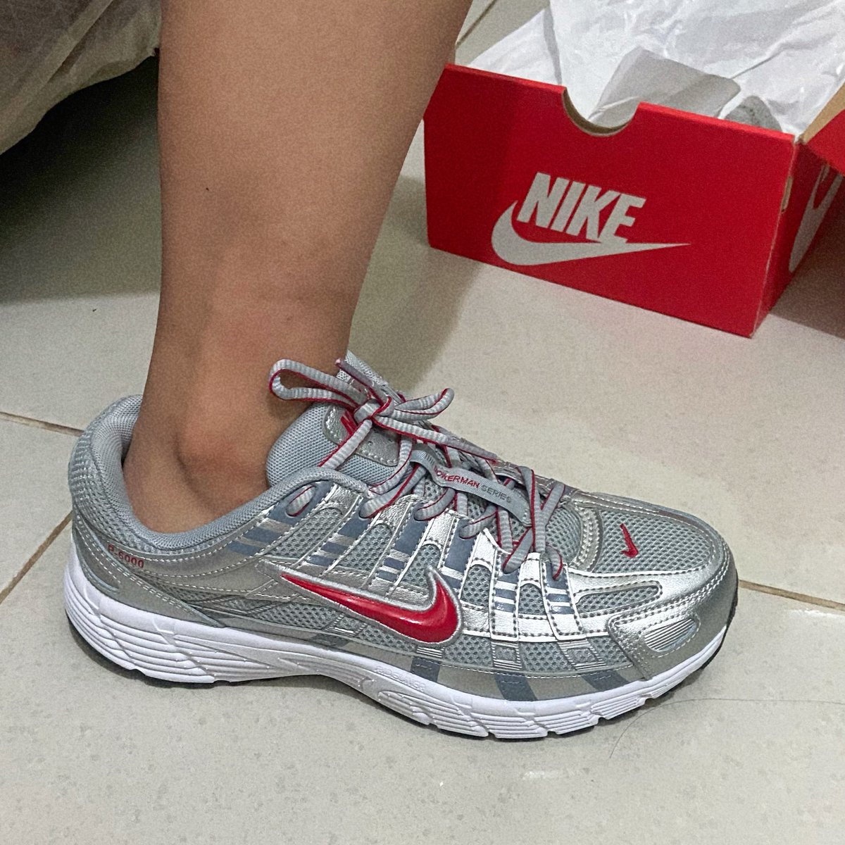 bilqisfl__'s tweet photo. Wts sepatu nike p6000 warna metallic grey. 1juta nett❗️ Size 39 24,5cm ❗️

Dijual karena aku salah ambil size, ori ya beli di footlocker. Bisa req toko oren🫶

Dom jakbar/jakpus https://t.co/f3MaQbQnMk