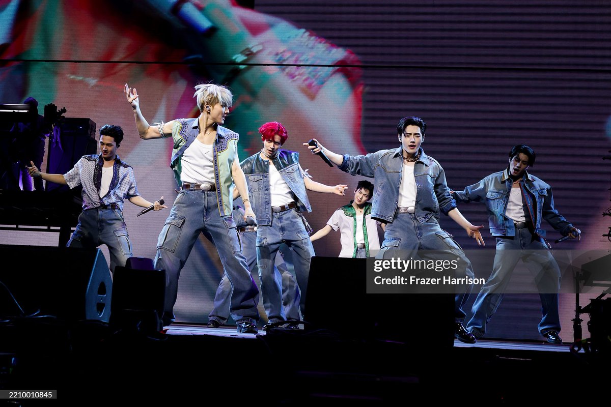 enhypenupdates's tweet photo. [PHOTO] 250413

ENHYPEN at 2025 Coachella Valley Music And Arts Festival - Weekend 1 | Photo by Frazer Harrison for Getty Images (1)

#ENCHELLA #ENHYPEN #COACHELLA2025 https://t.co/CJ8dCTMzwp