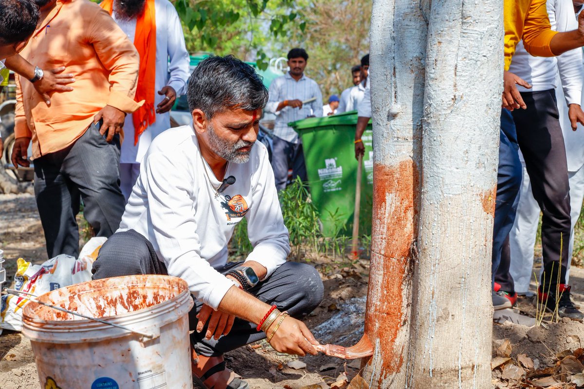 छत्रपती शिवाजी महाराज यांच्या पदस्पर्शाने पावन झालेल्या, त्यांच्या शौर्याचा इतिहास उलगडणाऱ्या गड-किल्ल्यांच्या जतनासाठी राष्ट्रवादी काँग्रेस शरदचंद्र पवार पक्षाचे खासदार श्री. निलेश लंके यांनी गड-किल्ले संवर्धन व स्वच्छता मोहिम हाती घेतली आहे. 

आज अहिल्यानगर जिल्ह्यातील