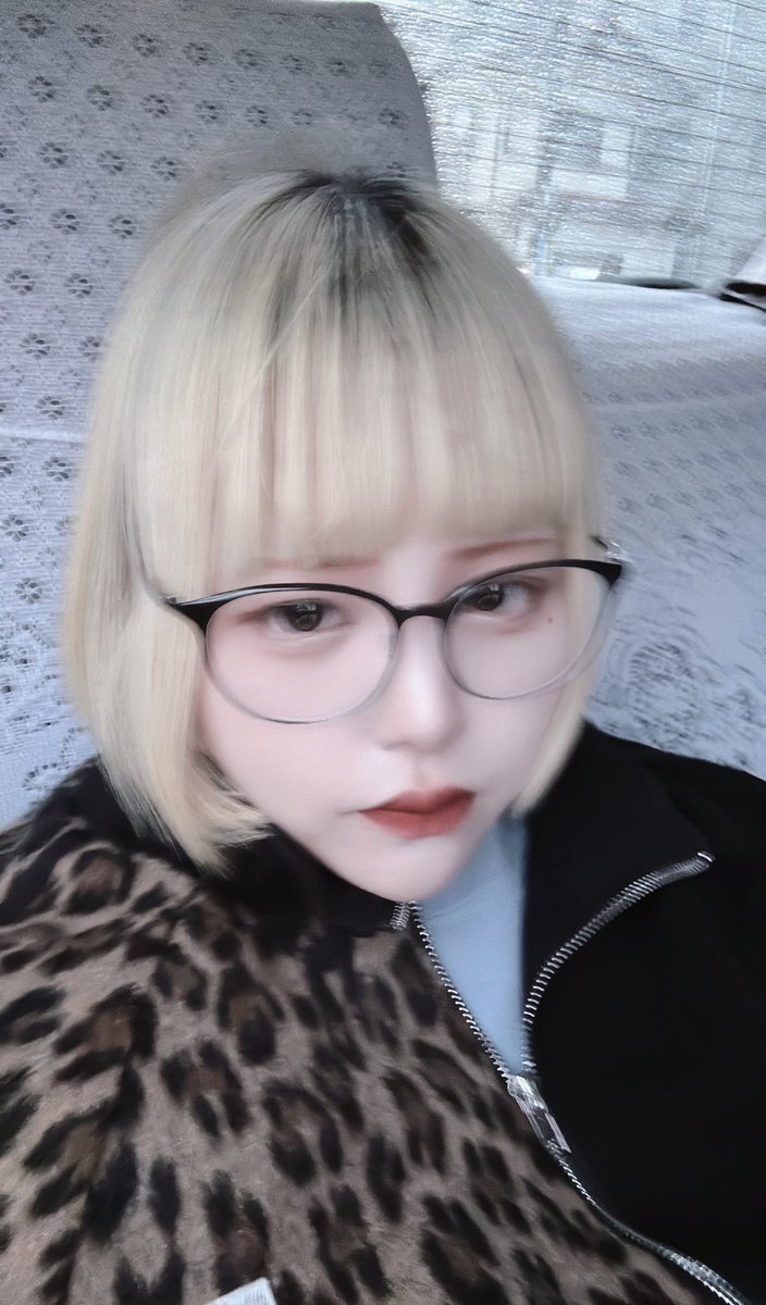 目が悪くなったのでメガネになりました