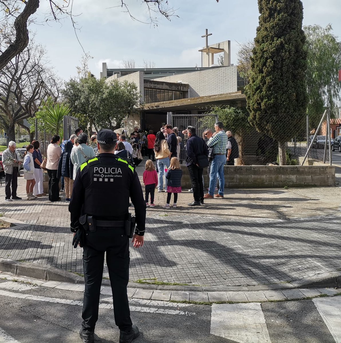 reusgurbana's tweet photo. Avui som als actes de benedicció del Diumenge de Rams que se celebren en diferents esglésies de la ciutat
#SetmanaSantaReus @reus_cat https://t.co/D2MSoKpByY